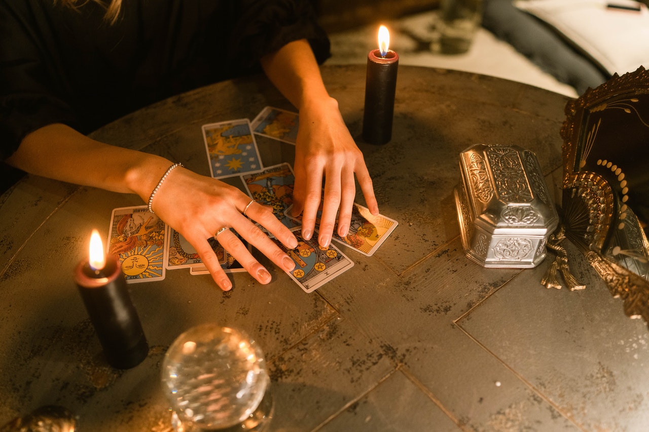 Quels sont les différents types de tirage dans la tarologie divinatoire ?